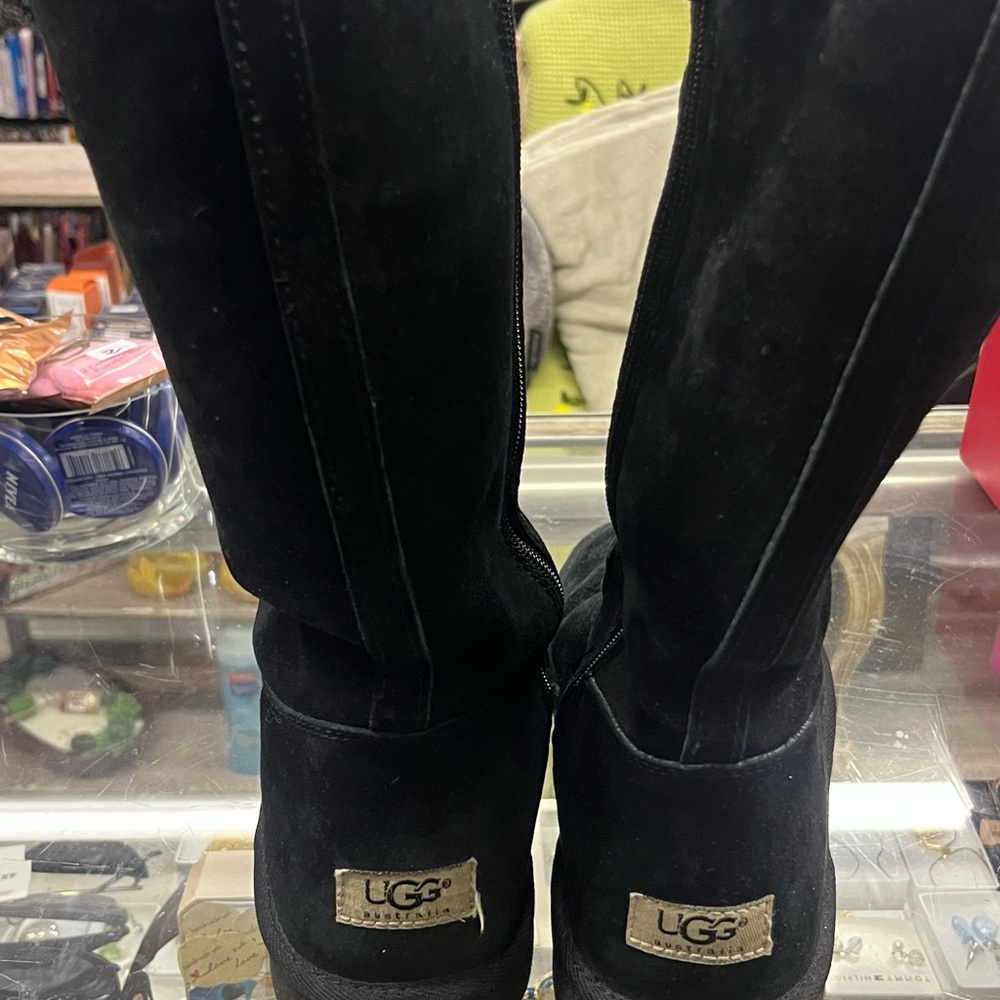 UGG - Picture 5 of 11